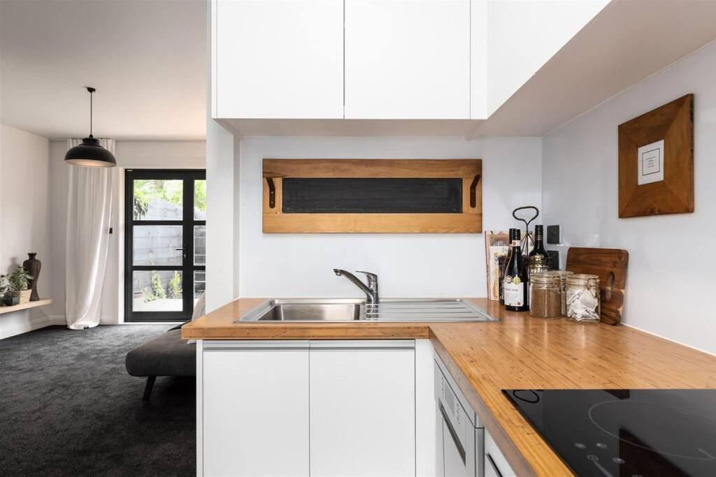 Apartment 1 - Haddin Court - Executive One Bedroom Blenheim Exterior photo